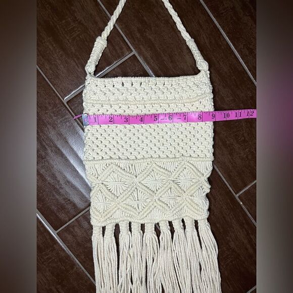 Accessories by Lindex Ivory Macrame crochet tasseled crossover - Picture 5 of 7